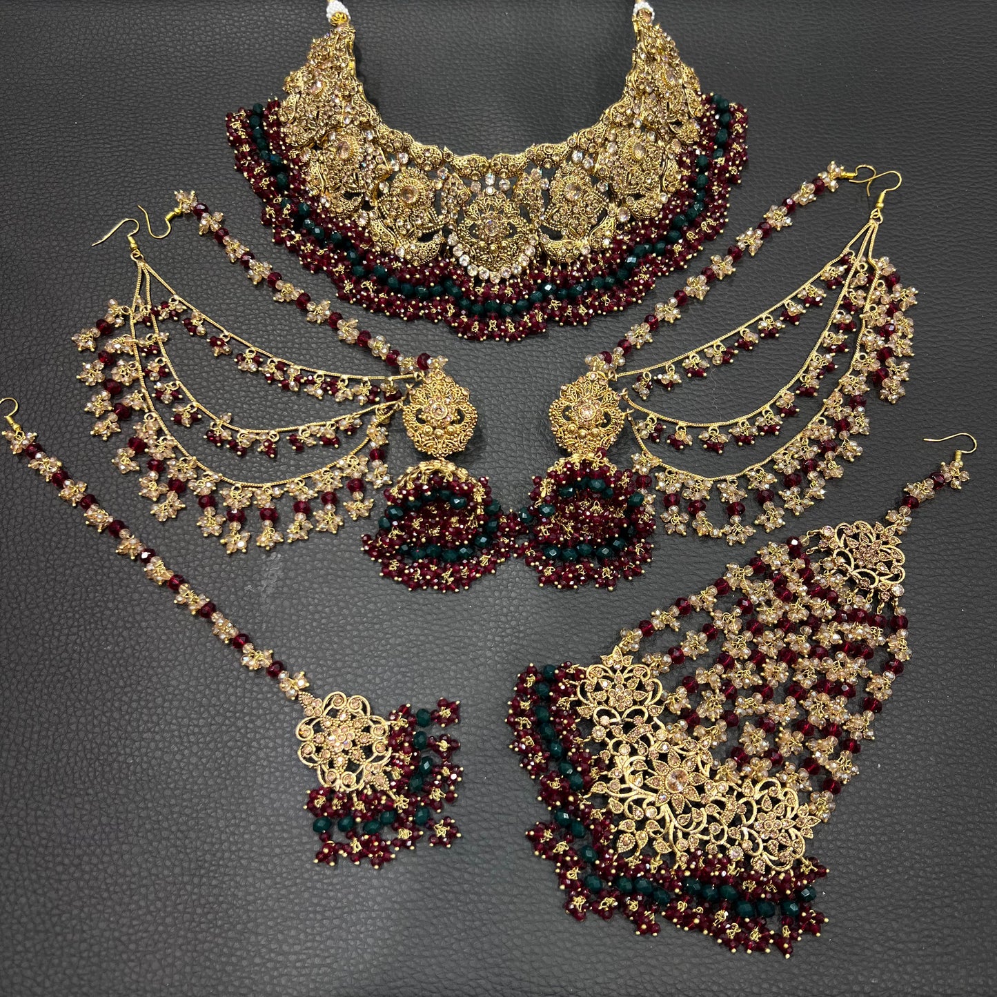 DUA - Green & Maroon Crystals