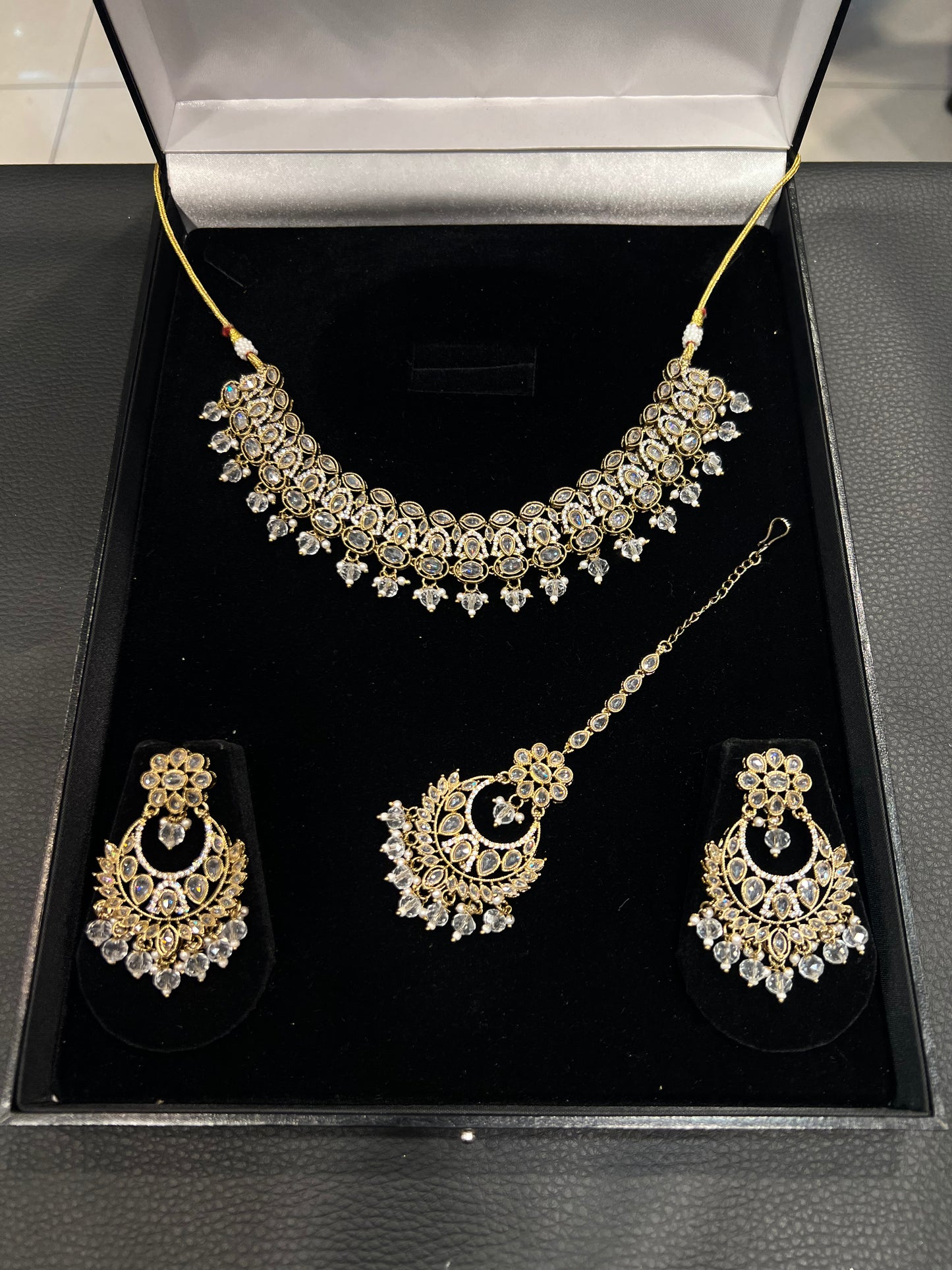 ATIQA - White Gold/Clear Crystal