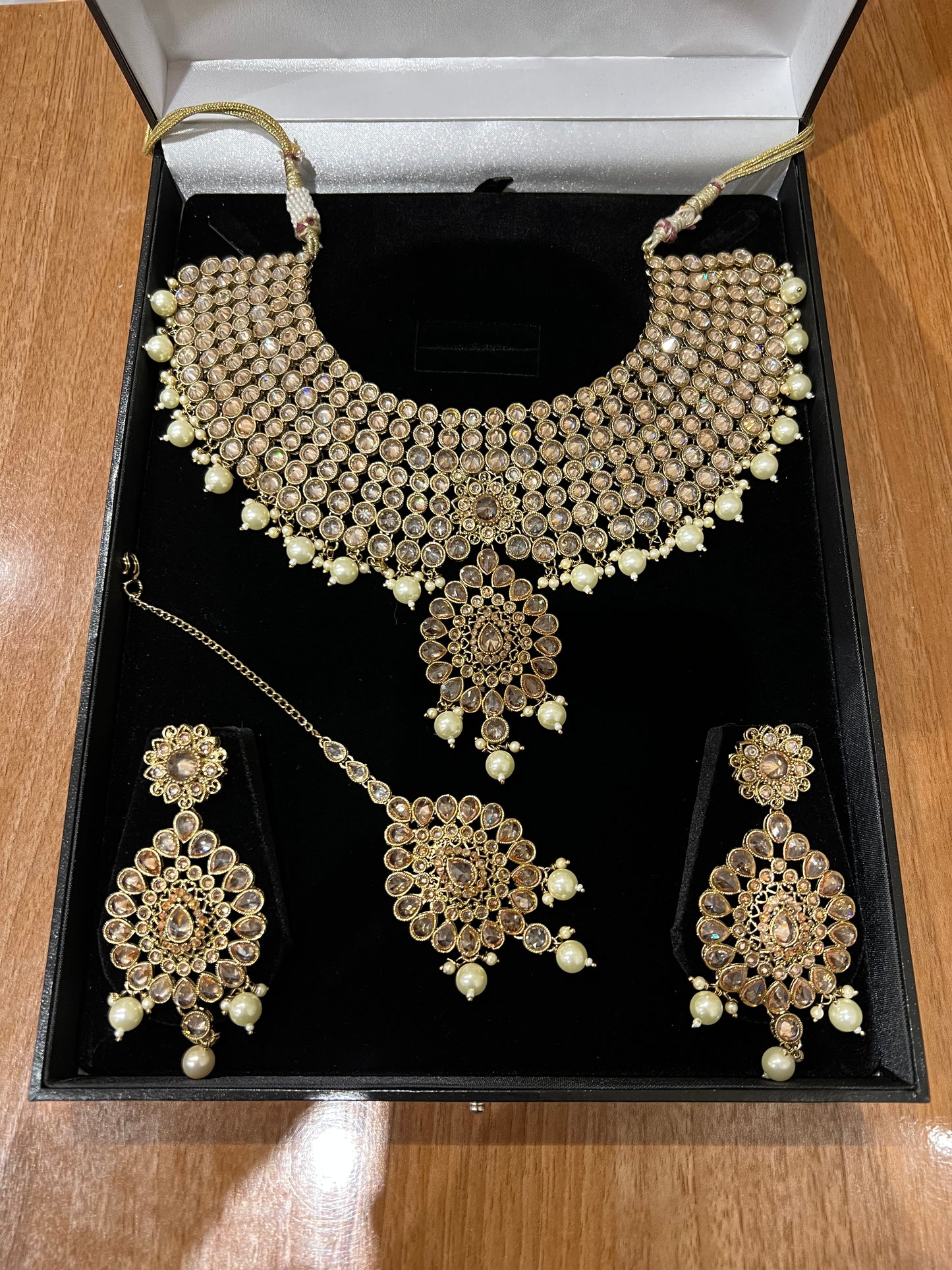 RAJ - Gold