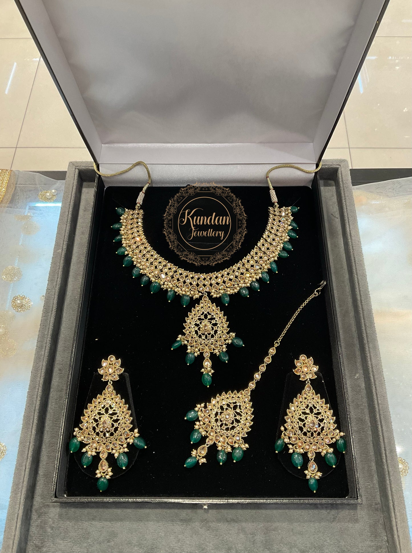 KAJAL - Green