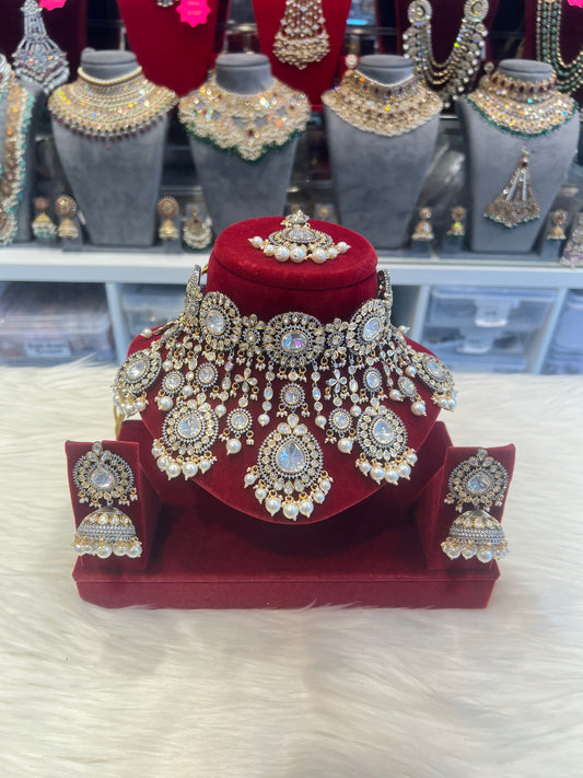 ZANIFA Kundan Chocker Set- Gold/Pearl