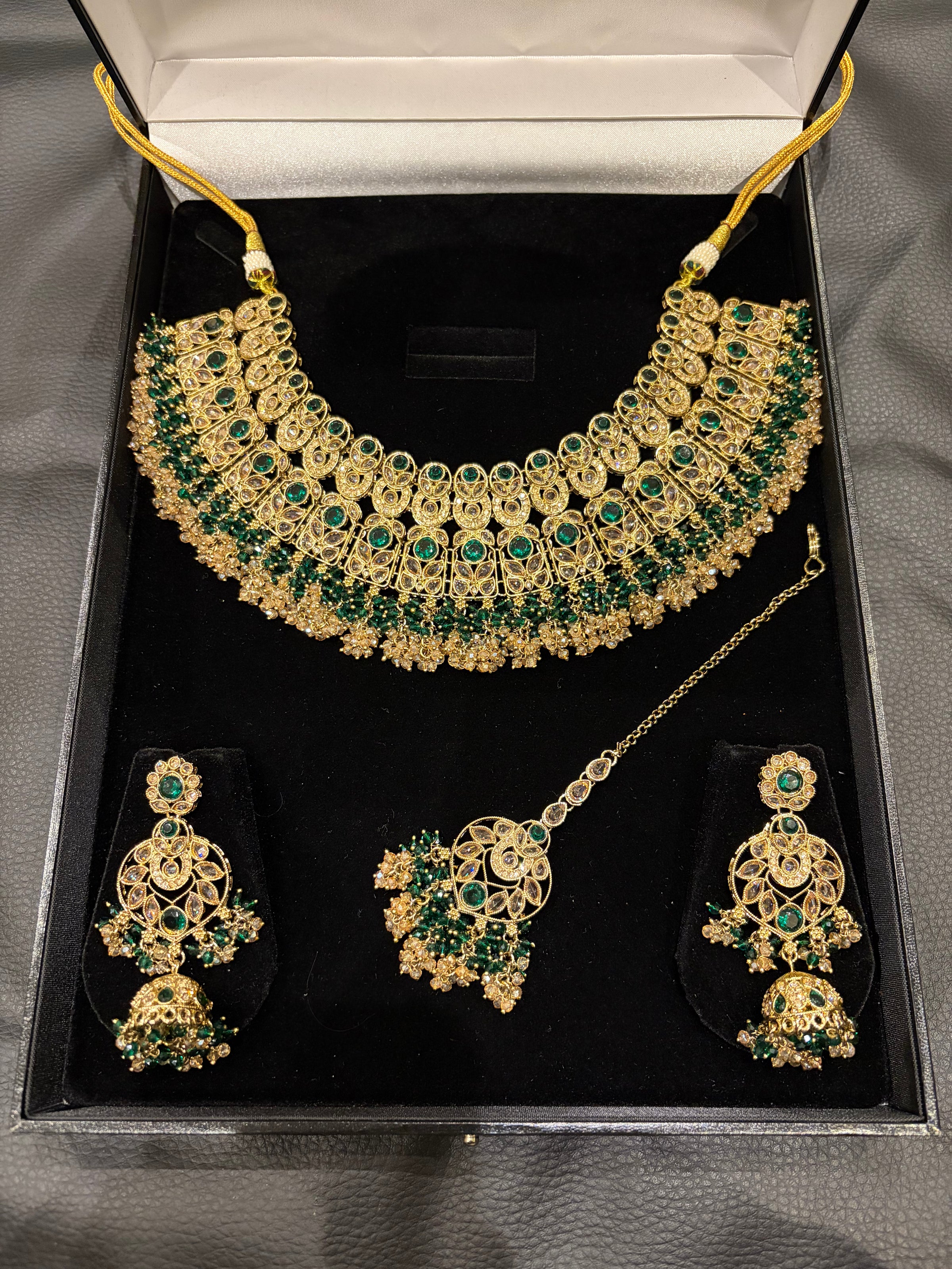 MUSKAN - Dark Green & Champagne Crystals
