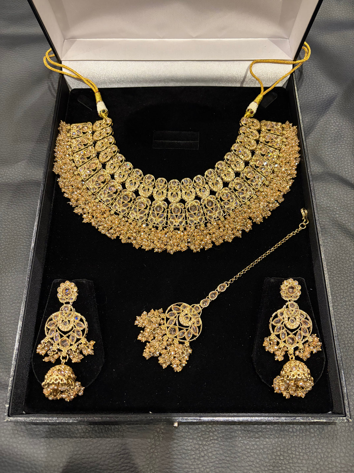 MUSKAN - Champagne Crystals