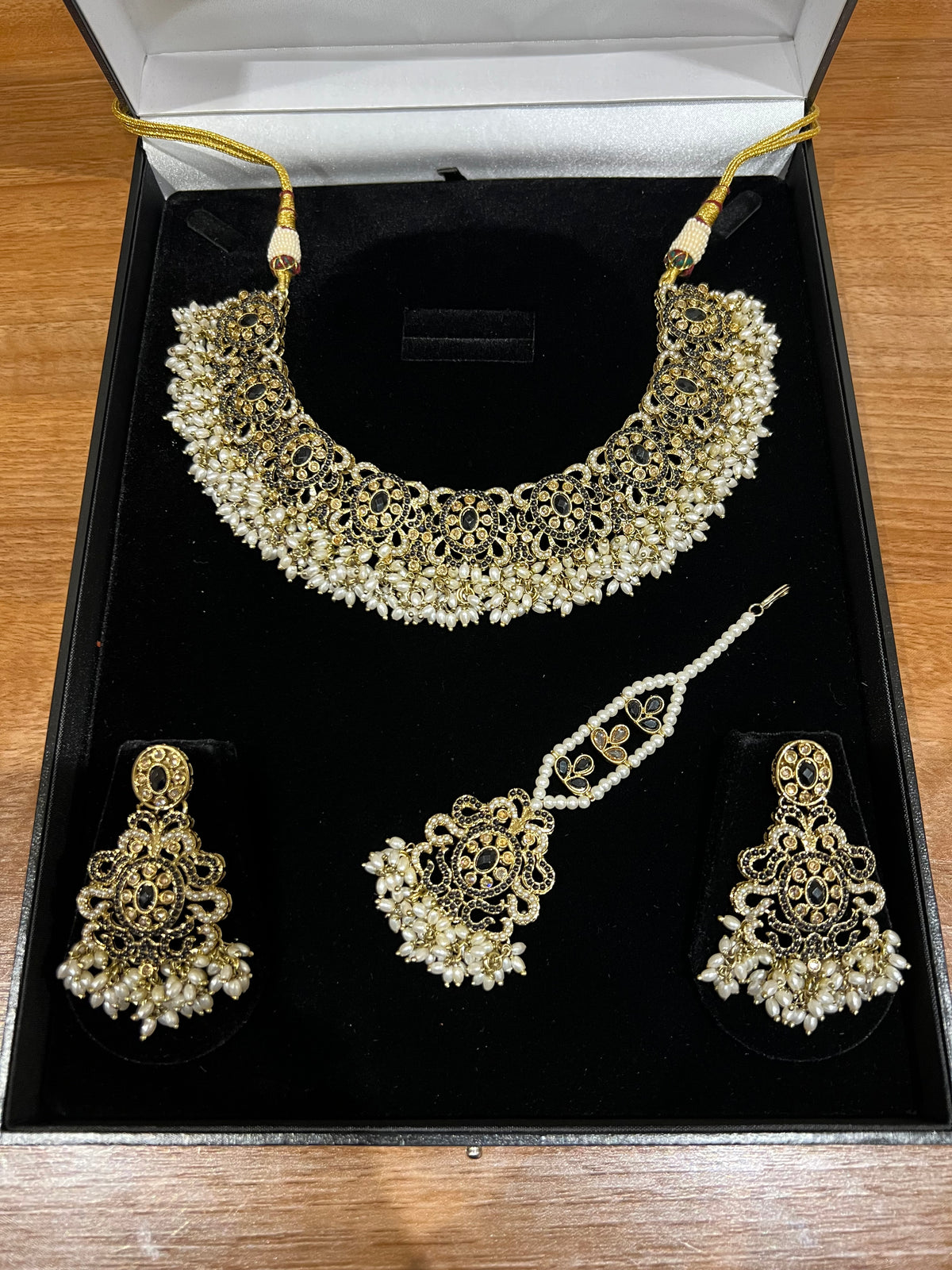 FARIYA - Black