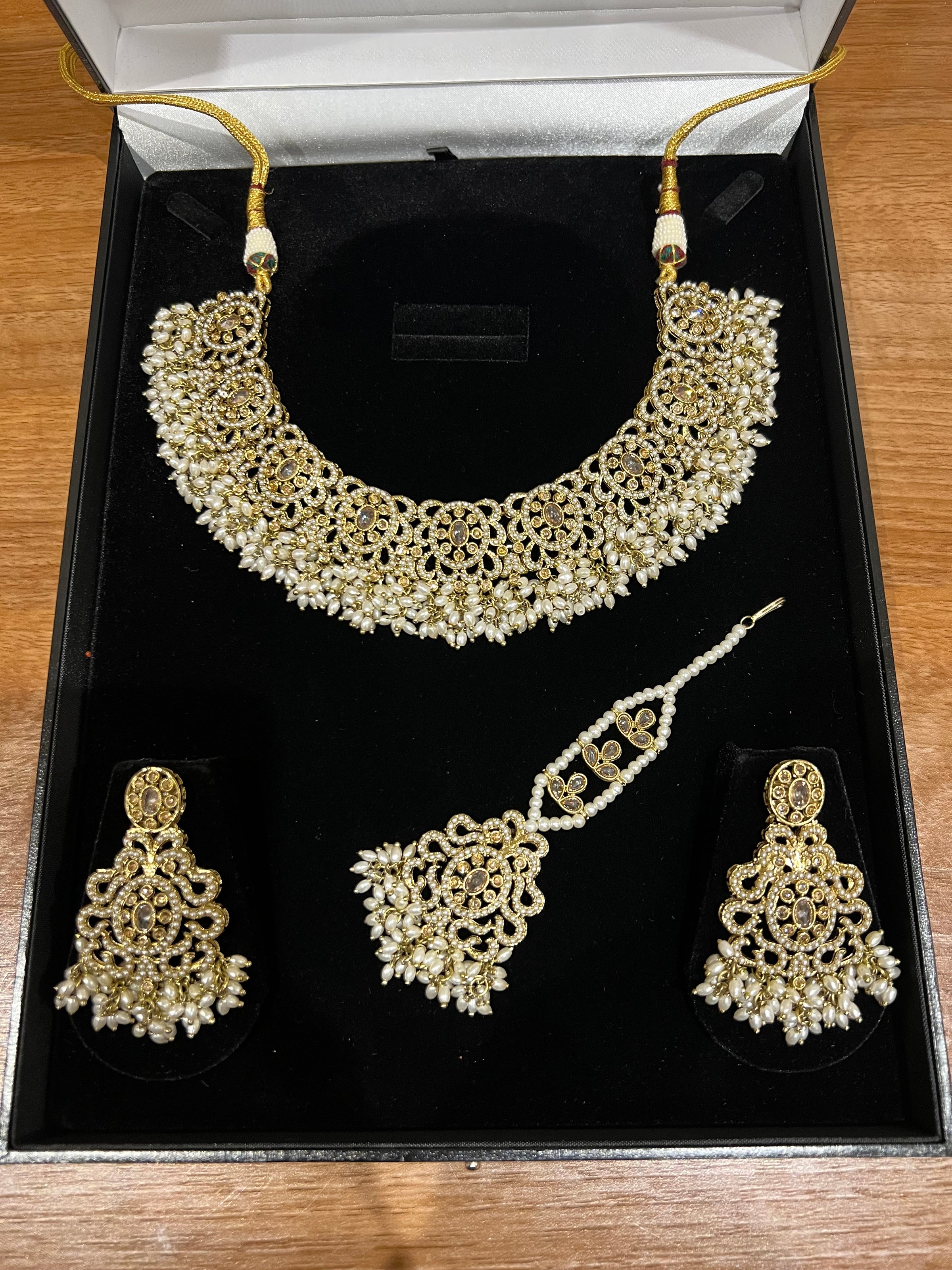 FARIYA - White