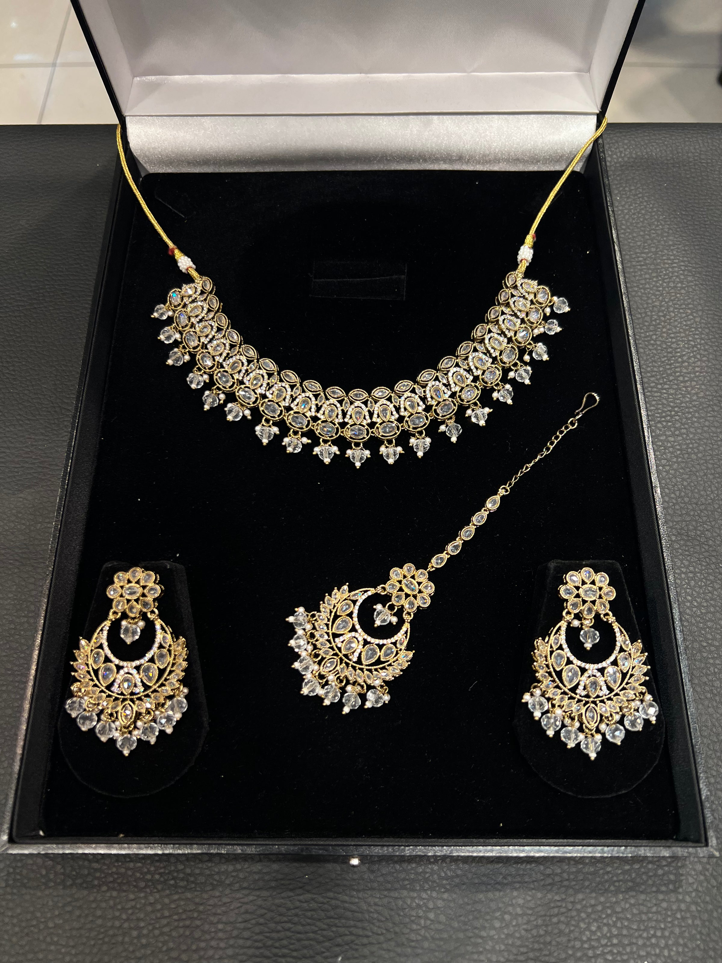ATIQA - White Gold/Clear Crystal