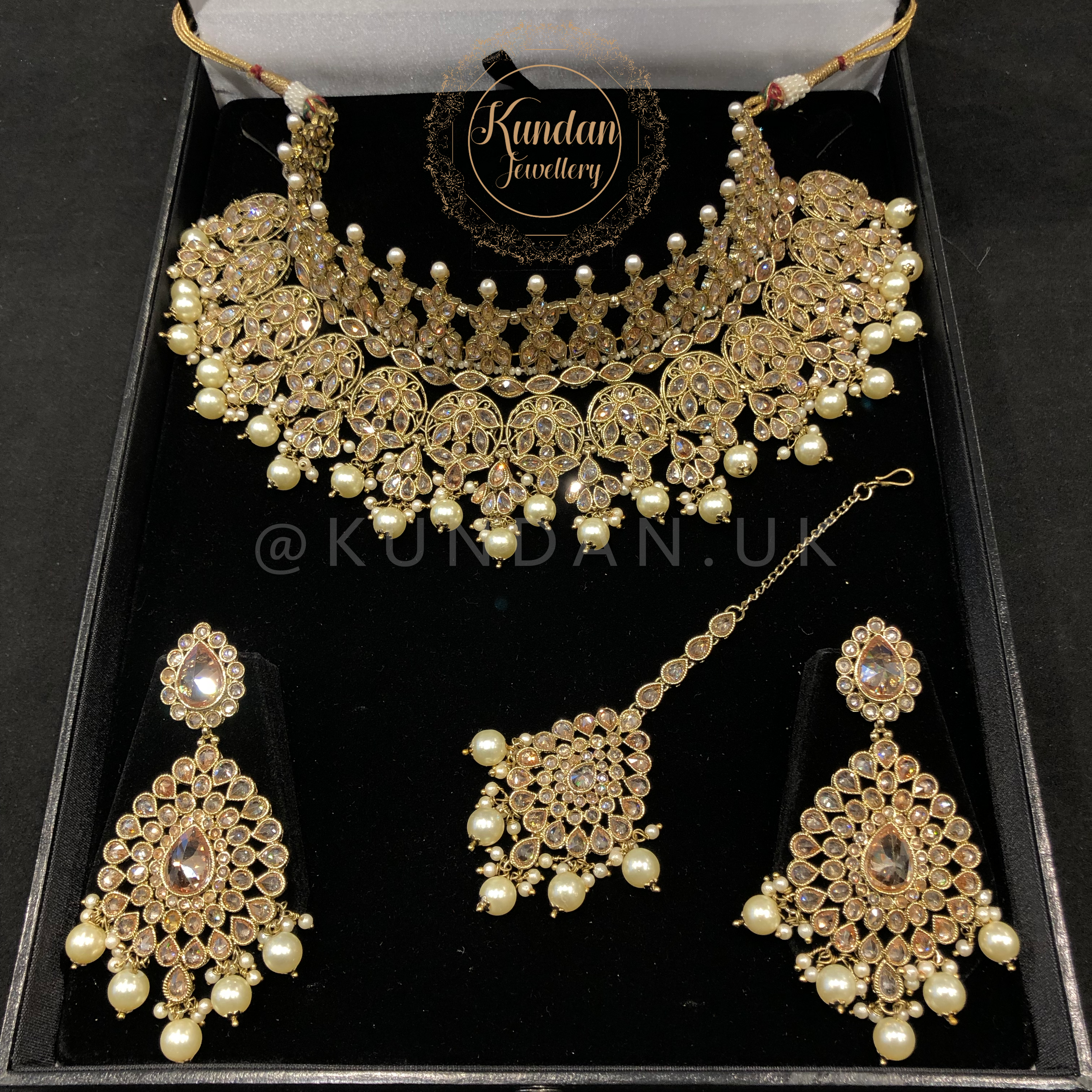 ANUSHKA - Gold